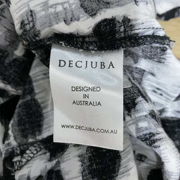 Decjuba Size M Black White Angel Sleeve Blouse - Picture 5 of 6